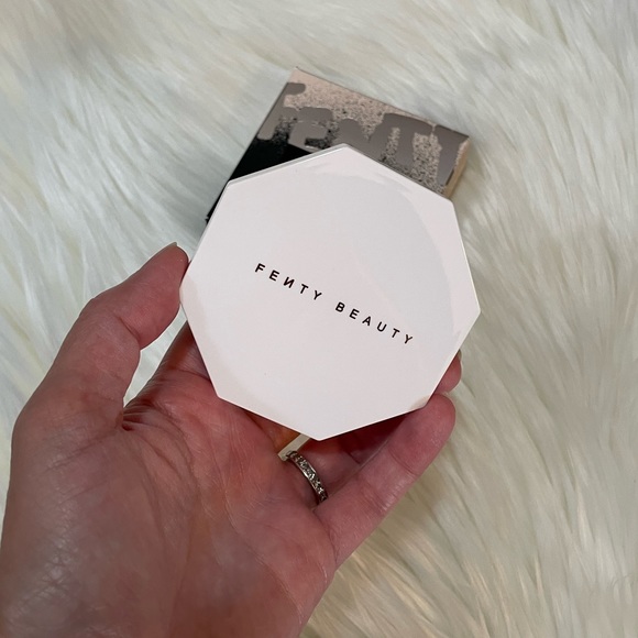 Fenty Beauty Freestyle Highlighter Duo Color : Mimosa Sunrise/Sangria Sunset - Picture 4 of 6